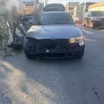 VIDEO/ INEDIT. O şoferiţă de BMW a vrut să se urce cu autoturismul pe un transportor blindat de tip TAB al MAPN